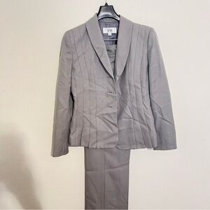 Le Suit Classic Gray Men's Suit